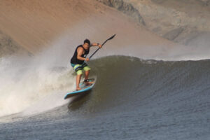 Gustavo Reyes Surfeando con la Rofish STAR-FISH